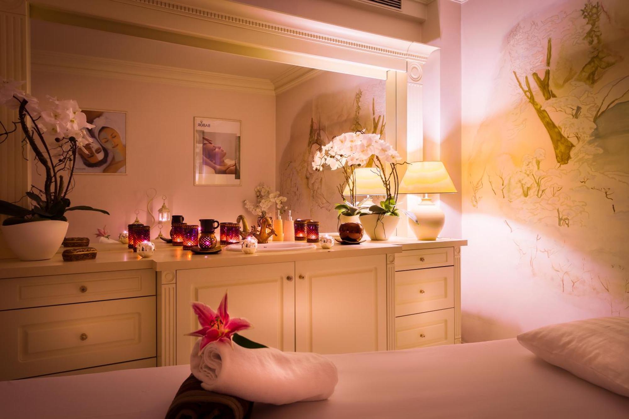 Palacyk Otrebusy Business & Spa Eksteriør billede